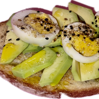 Tostada con aguacate y huevo hervido