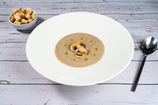 Supă cremă de ciuperci cu crutoane