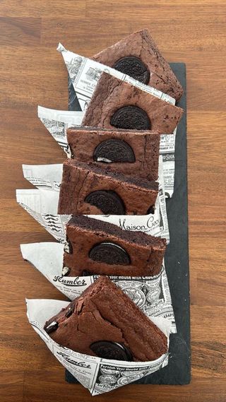 BROWNIE CHOCOLATE CON OREO