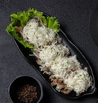 Мясной салат с грибами и яйцами  (250 г)