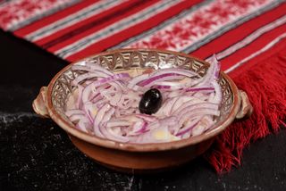 Salată de ceapă roşie