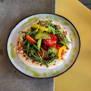 САЛАТ З ХУМУСОМ (260 г)