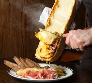 Зріз сиру Раклет / Raclette Fromage / Швейцарія