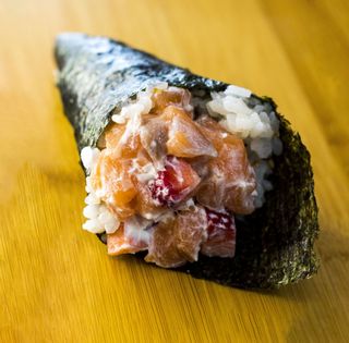 TEMAKI ESPECIAL SALMÓN /1 UD