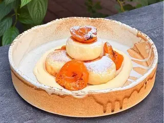 Сирники з сезонними фруктами та кремом англез (300g)