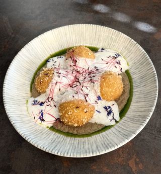 Крокети курячі з грибним мусом та копчений йогуртом