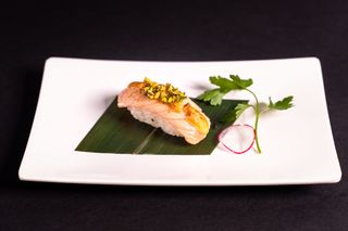 202. Sake flambè e pistacchio