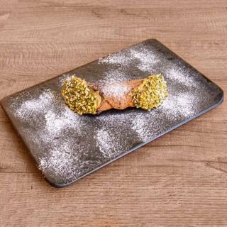 Cannolo Siciliano con ricotta al pistacchio