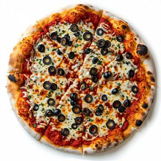 Pizza rossa con olive nere