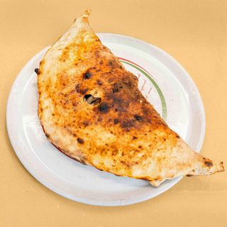 Calzone con mozzarella e cotto