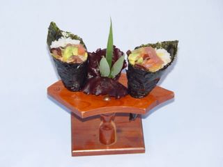 Salmon Or Tuna Hand Roll (Temaki)