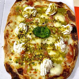 Pinsa Romana caprese