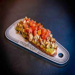 Tosta De Guacamole Y Pollo