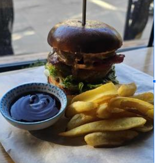 Класически бургер с пилешко с домашни пържени картофи