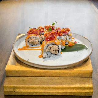 Uramaki teriyaki rolls con spicy tuna