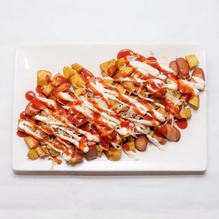 SALCHIPAPA CON QUESO