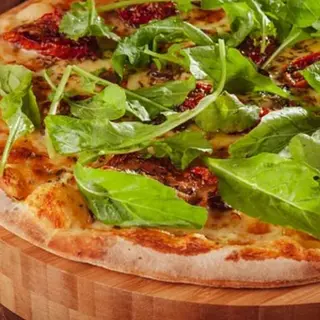 Pizza de Rúcula e Tomate Seco