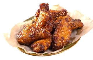 Alitas de pollo (6 uds.) con patatas fritas