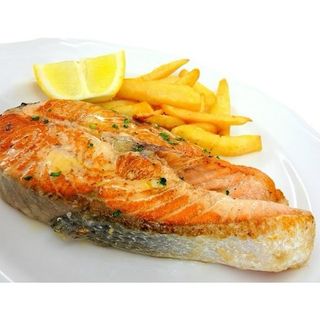 Salmone ai ferri con patatine