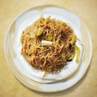 Fideos De Arroz Frito Tres Delicias