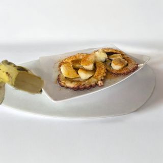 Tapa De Pulpo A La Brasa Con Cachelos