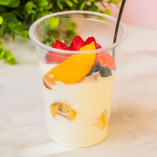 Маскарпоне с плодове (290г)