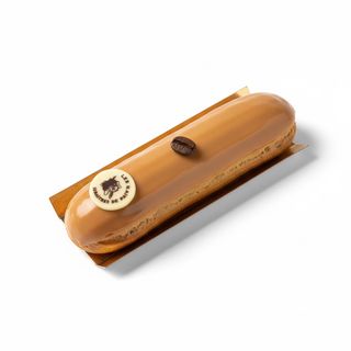 Eclair au café