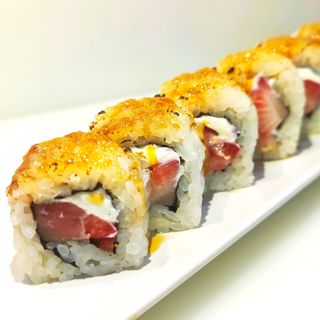 7. California de atún, fresa, queso crema, caramerizado (8uds.)