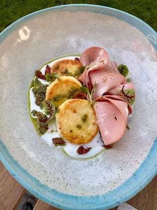 Солоні сирники з мотарделлою