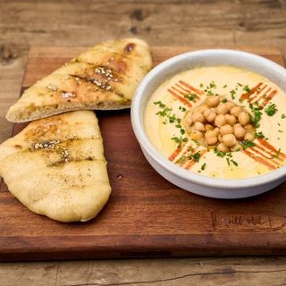 Hummus Beiruti - roasted chicken
