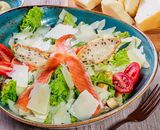 Salata Caesar cu somon