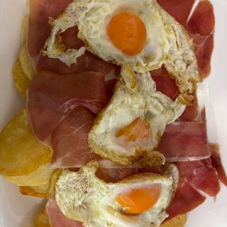 Huevos con jamón