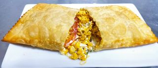 Pastel de feira POLLO  (25 cm aprox.)