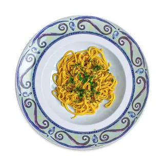 Tăiţei de casă cu unt şi verdeaţă
