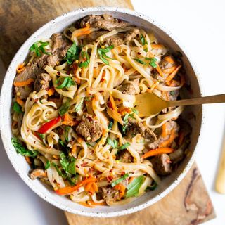 Stir fry beef rice noodles 