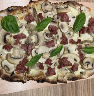 Pinsa Salsiccia E Funghi