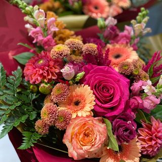 Bukiet kwiatów mieszanych średni