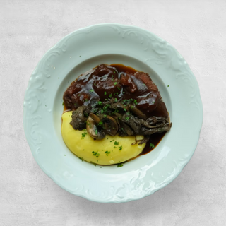 Policzki wołowe z puree ziemniaczanym