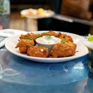 Uštipci od tikvica sa tzatziki sosom