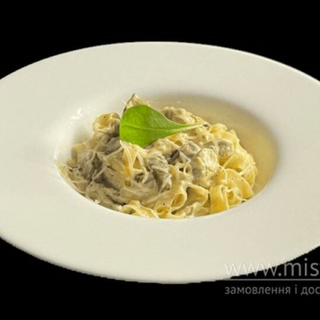 Фетучіні з куркой та грибами (250г)