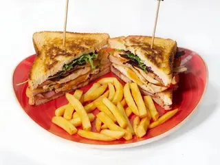 Sándwich Triple
