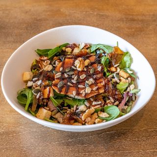 Ensalada De Queso De Cabra Y Cebolla Caramelizada