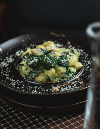Njoke sa gorgonzolom, parmezanom i spanaćem 250 gr