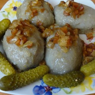 Kartacze z mięsem 4 szt ,surówka, zupa dnia gratis