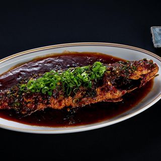 豆瓣鱼 Lubina con salsa picante (800gr)