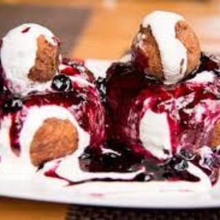 Papanasi cu gem afine