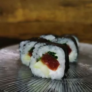 Futomaki De Atún Con Queso Crema (9 Uds.)