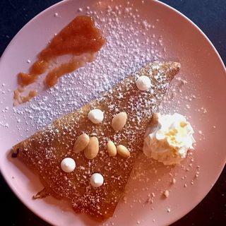 Crepe alla marmellata di pesche bianche