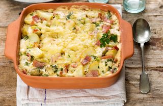 Frittatina di maccheroni besciamella, piselli, pancetta