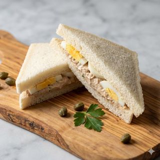 Tramezzino salsa tonnata, uova sode